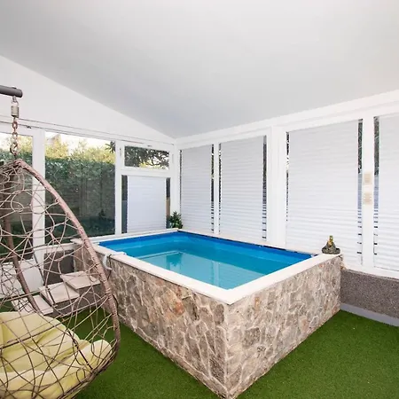 House Kala Holiday home *